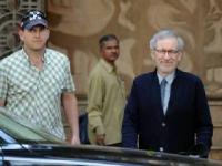 News video: Steven Spielberg visits Mumbai, mesmerises Bollywood stars